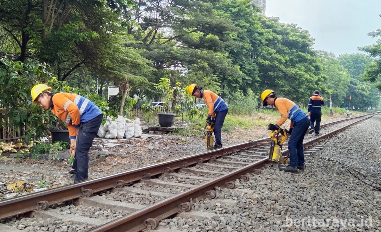 Angkutan Nataru 2024 Daop 8 Surabaya Cek Perlintasan