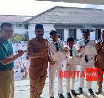 Tiga Siswa SMPN 1 Cicalengka Ukir Prestasi Cabang Pencak Silat di Garut