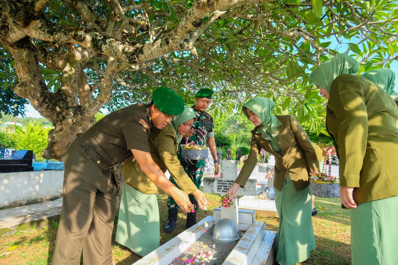 Hari Juang TNI AD, Korem 152/Baabullah Ziarah ke TMP Banau