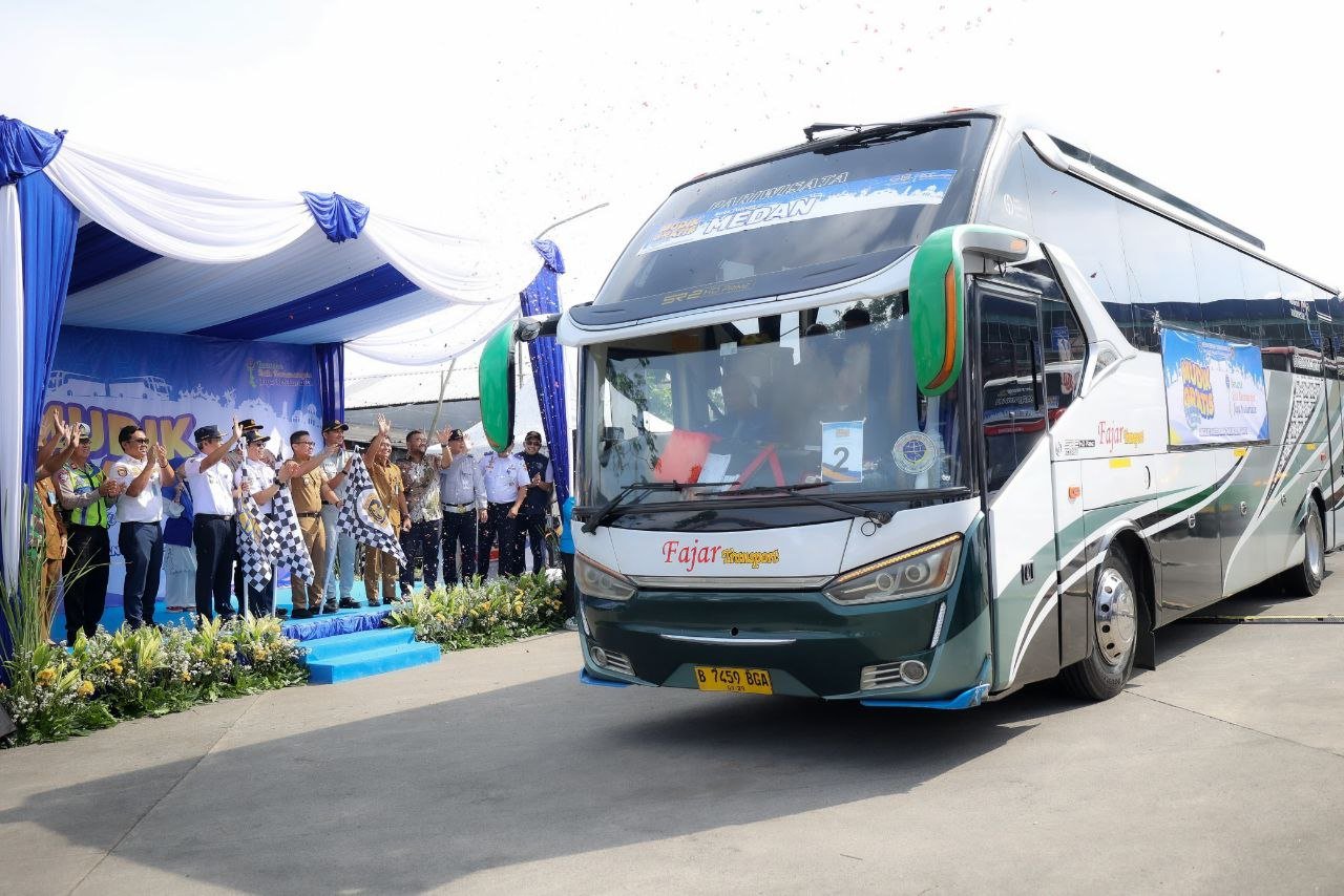 Pilar Lepas Peserta Mudik Gratis Lebaran 2026 di Terminal Pondok Cabe 1 Wakil Wali Kota Tangerang Selatan Pilar Saga Ichsan melepas peserta mudik gratis Angkutan Lebaran 2026 di Terminal Pondok Cabe, Pamulang. Foto: Istimewa