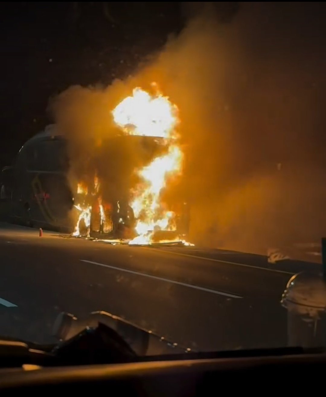 Bus Jemaah Umrah WNI Hangus di Jalur Madinah, Netizen Soroti Suhu Ekstrem 1 Photo : Tangkapan Layar Video Instagram @ammarabumaryam