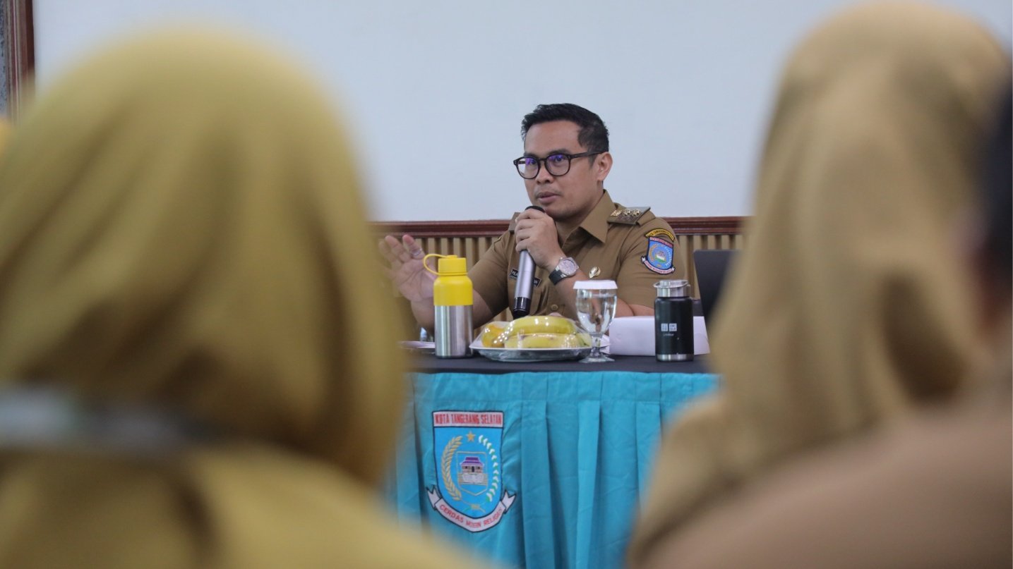 Ogah Jadi Pilihan Terakhir Masyarakat, Pilar Dorong Puskesmas dan RSUD Tangsel Miliki Layanan Selevel RS Swasta 1 Caption: Wakil Wali Kota Tangsel Pilar Saga Ichsan Memimpin Monev BLUD Kesehatan di Puspemkot Tangsel. Photo : Dok / Istimewa