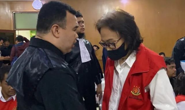 Sidang Sindikat Bayi. Terdakwa perdagangan 34 bayi lintas negara berkoordinasi dengan penasihat hukumnya di Pengadilan Negeri Bandung, Selasa (7/4/2026). Perkara ini menjadi skandal TPPO terbesar di Jawa Barat. — Foto: Istimewa