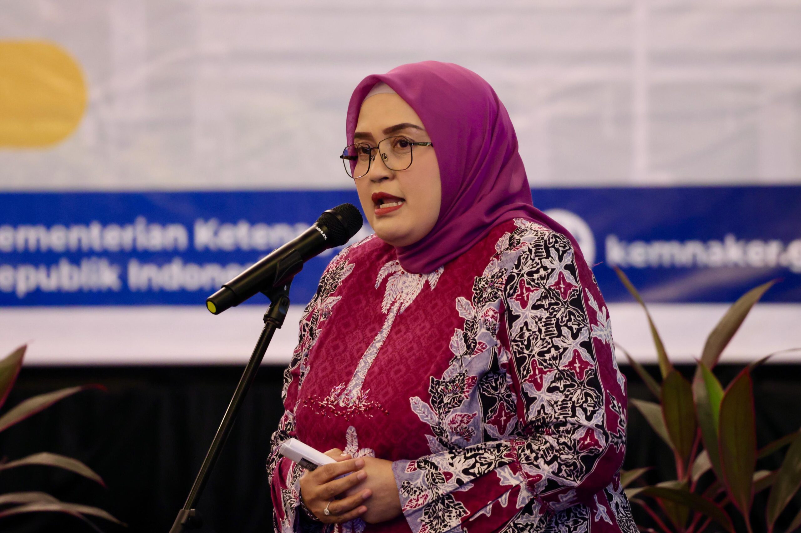Direktur Jenderal PHI dan Jamsos Kemnaker, Indah Anggoro Putri, mendorong pengembangan tempat kerja ramah keluarga dan fasilitas daycare bagi pekerja. Photo : Kemnaker