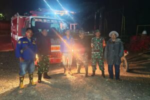 Penanganan kebakaran hutan dan lahan (karhutla) di wilayah Nagori Tigaras, Kecamatan Dolok, Kabupaten Simalungun, Sumatera Utara. Kredit foto: BPBD Kabupaten Simalungun.
