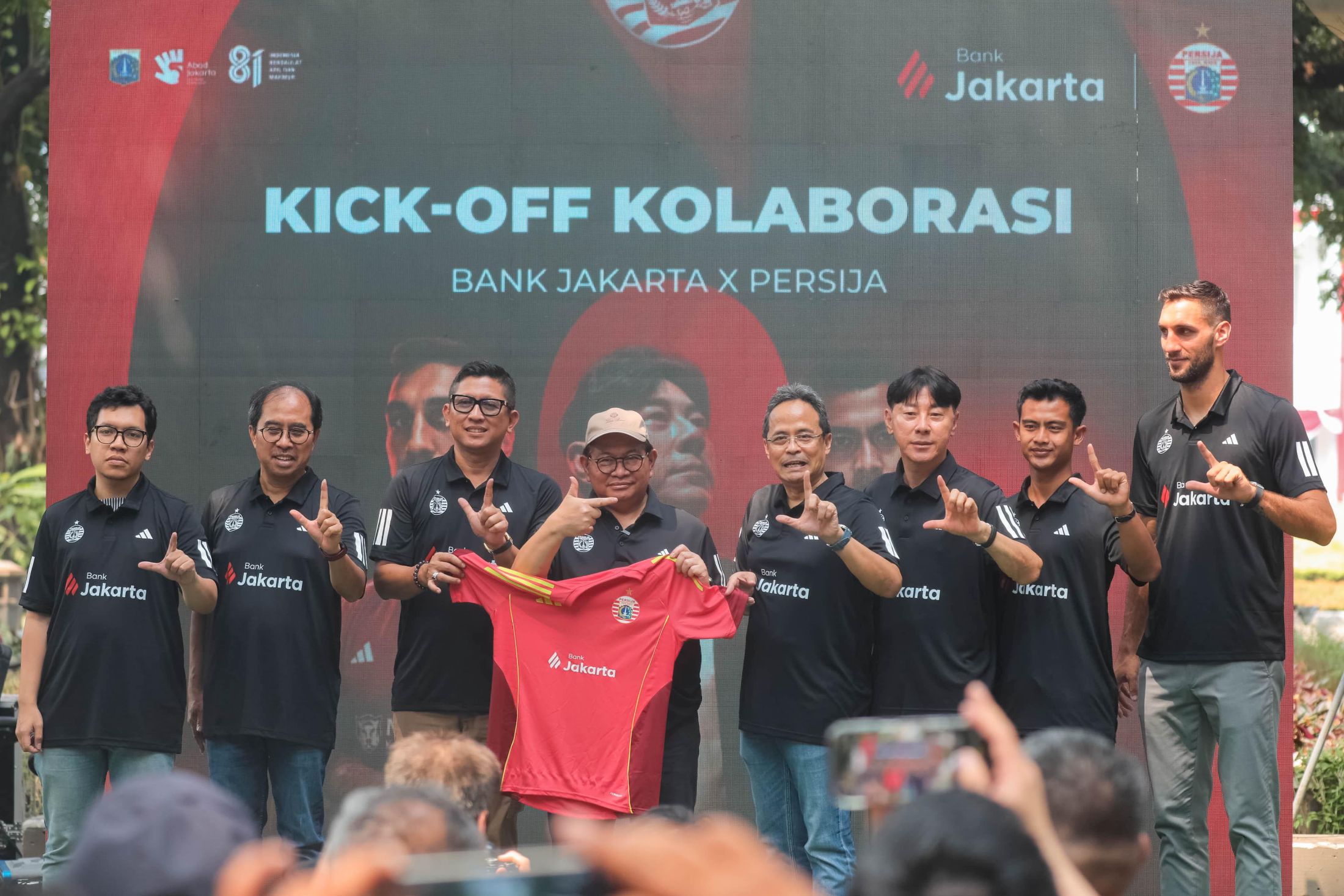 Kolaborasi Bank Jakarta dan Persija dalam rangkaian Bank Jakarta x Persija Collaboration Kick Off di Jakarta, Minggu (9/8/2026). Kredit foto: Dokumentasi Bank Jakarta/Persija.